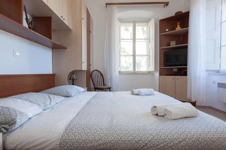 Villa Iveta - Two-Bedroom Apartment with Terrace and Sea View (Nikša)-Bedroom