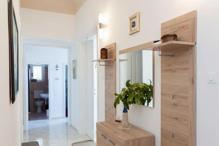 Villa Iveta - Two-Bedroom Apartment with Terrace and Sea View (Nikša)-Indoor