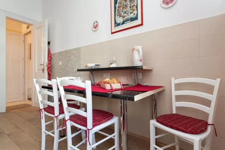 Villa Iveta - Two-Bedroom Apartment with Terrace and Sea View (Nikša)-Indoor