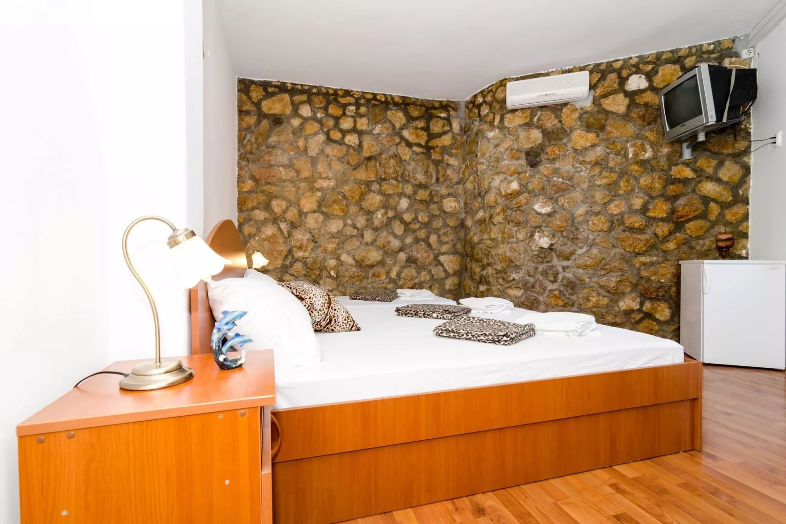 Guest House Daniela- Triple Room with Balcony and Sea View - SOBA 5