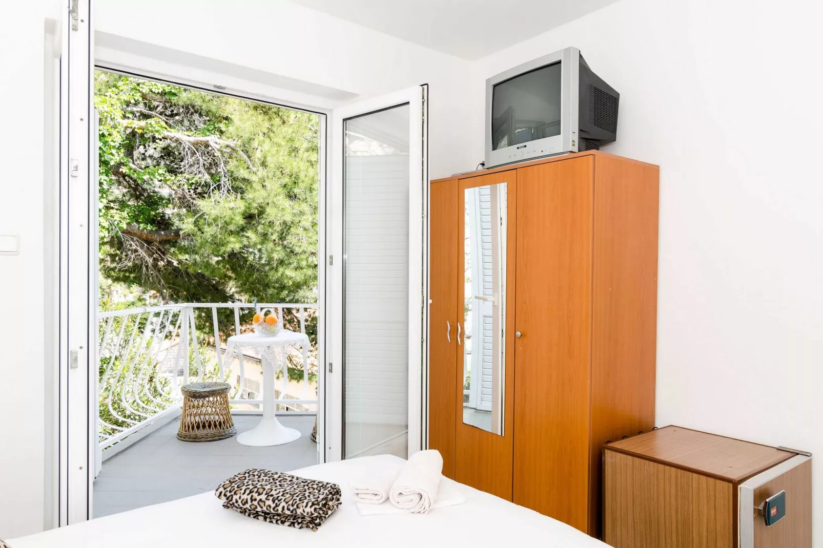 Guest House Daniela - Double Room with Balcony and Sea View - SOBA 4-Bedroom