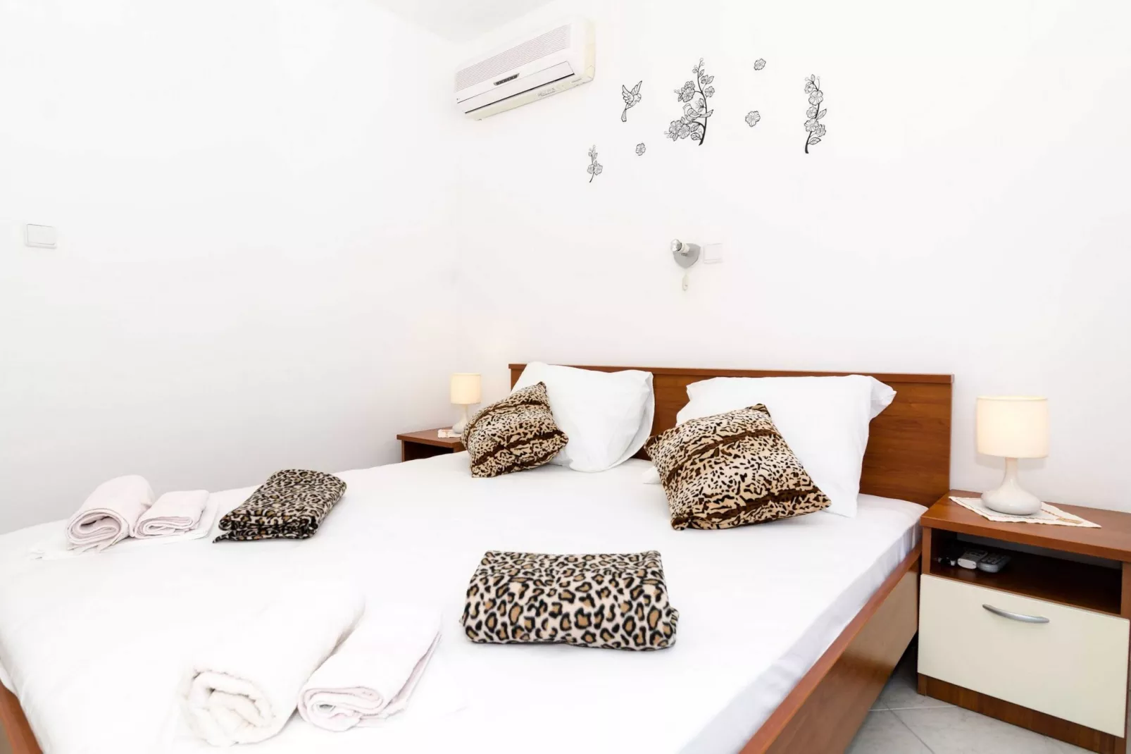 Guest House Daniela - Double Room with Balcony and Sea View - SOBA 4-Bedroom