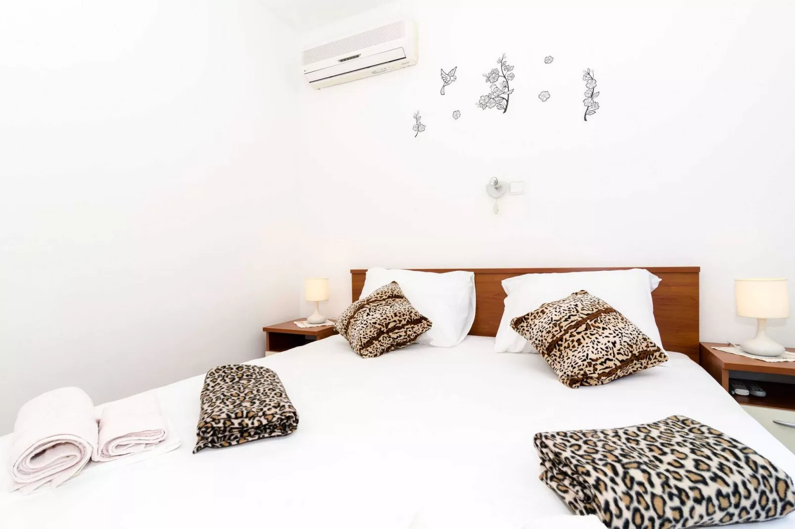 Guest House Daniela - Double Room with Balcony and Sea View - SOBA 4-Bedroom