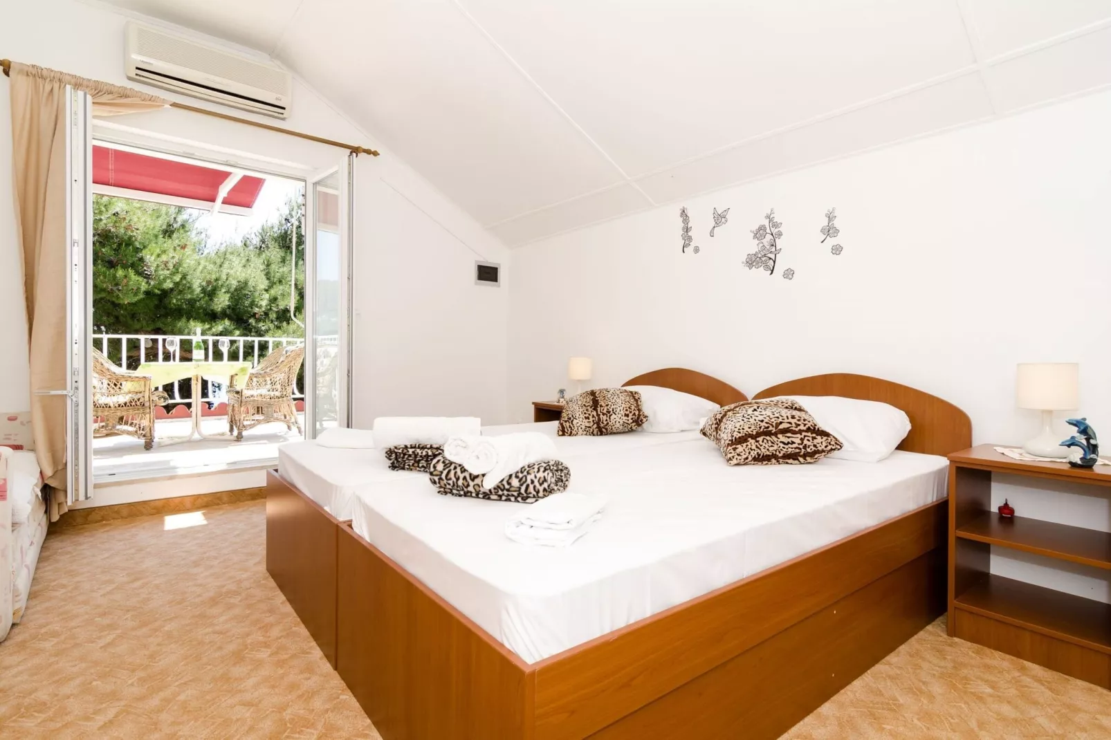 Guest House Daniela - Superior Double Room with Sea View - SOBA 6-Schlafzimmer
