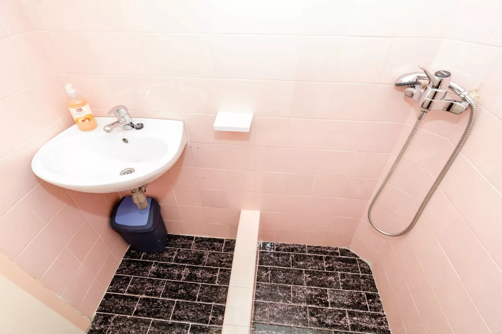 Guest House Daniela - Superior Double Room with Sea View - SOBA 6-Badezimmer