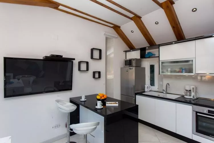 Mali Skoj Apartment - Two-Bedroom Apartment with Sea View-Cuisine