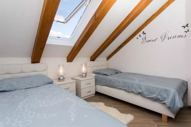 Mali Skoj Apartment - Two-Bedroom Apartment with Sea View-Chambre