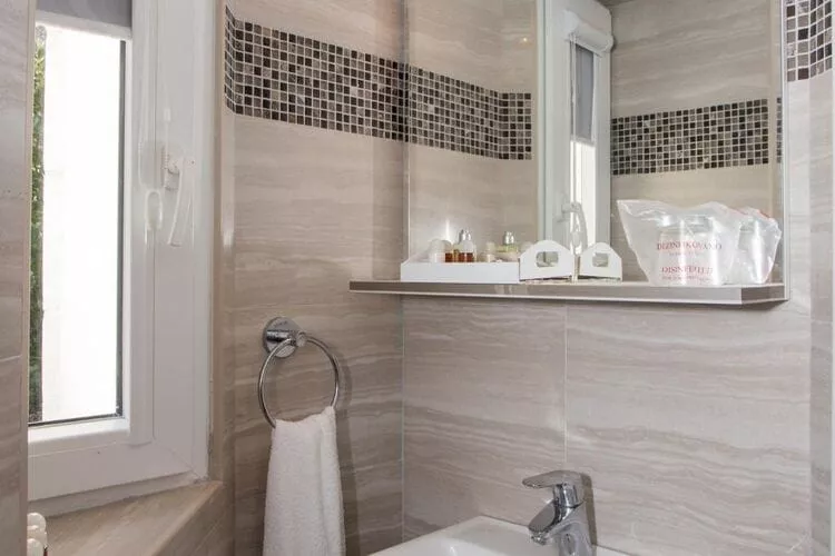 Mali Skoj Apartment - Two-Bedroom Apartment with Sea View-Salle de bain