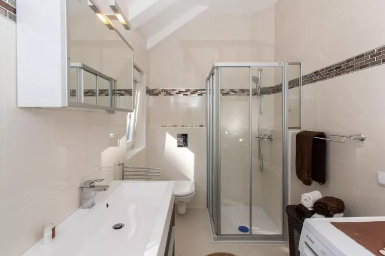 Mali Skoj Apartment - Two-Bedroom Apartment with Sea View-Salle de bain