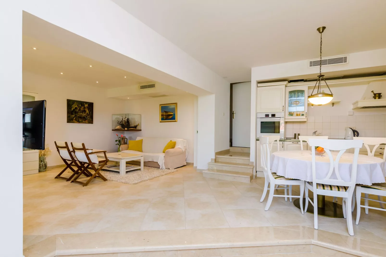 Villa Art Gallery - Six Bedroom Villa with Terrace and Swimming Pool-Salle à manger