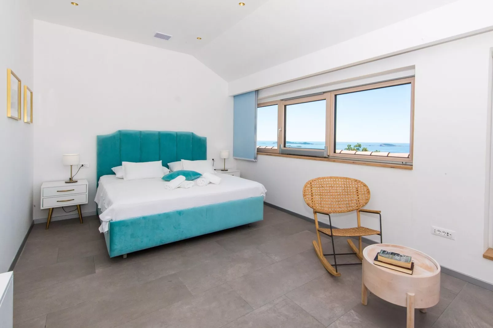 Villa Art Gallery - Six Bedroom Villa with Terrace and Swimming Pool-Chambre