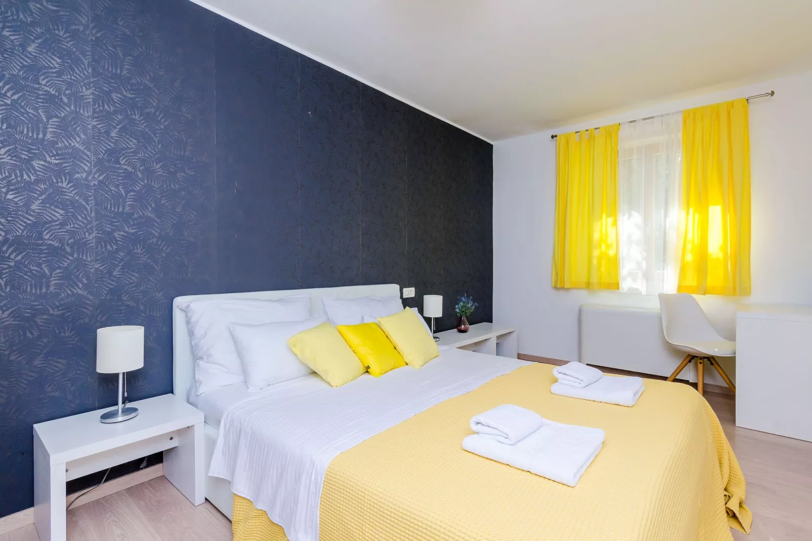 Villa Art Gallery - Six Bedroom Villa with Terrace and Swimming Pool-Chambre