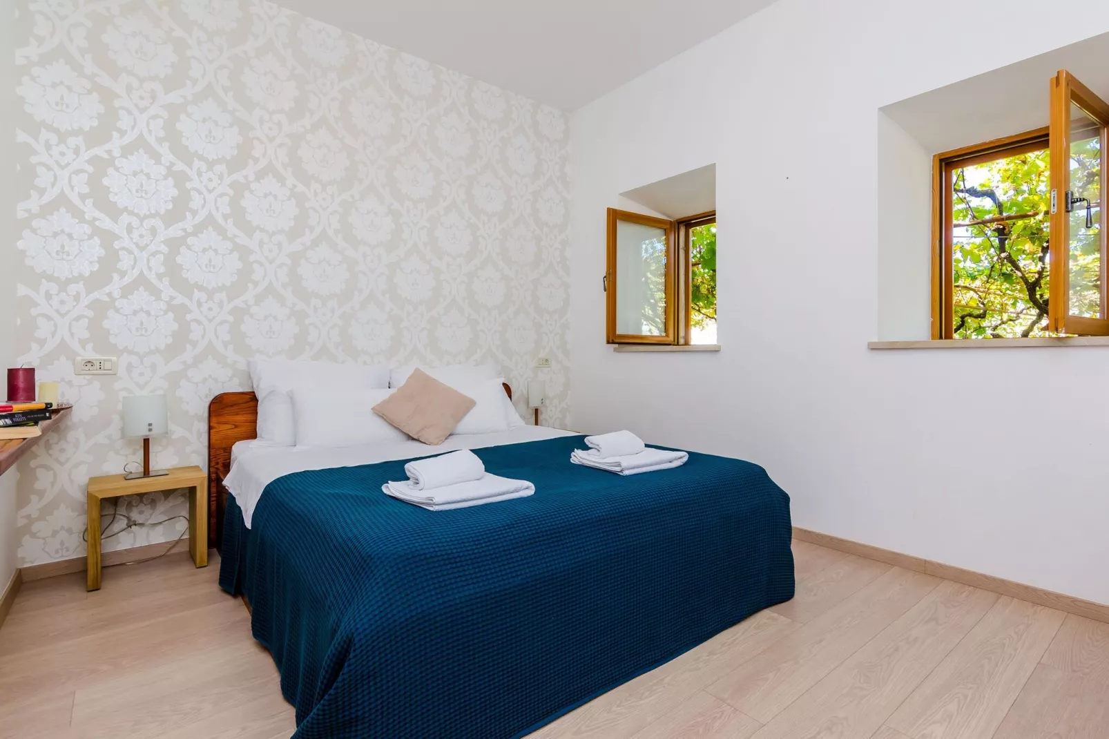 Villa Art Gallery - Six Bedroom Villa with Terrace and Swimming Pool-Chambre