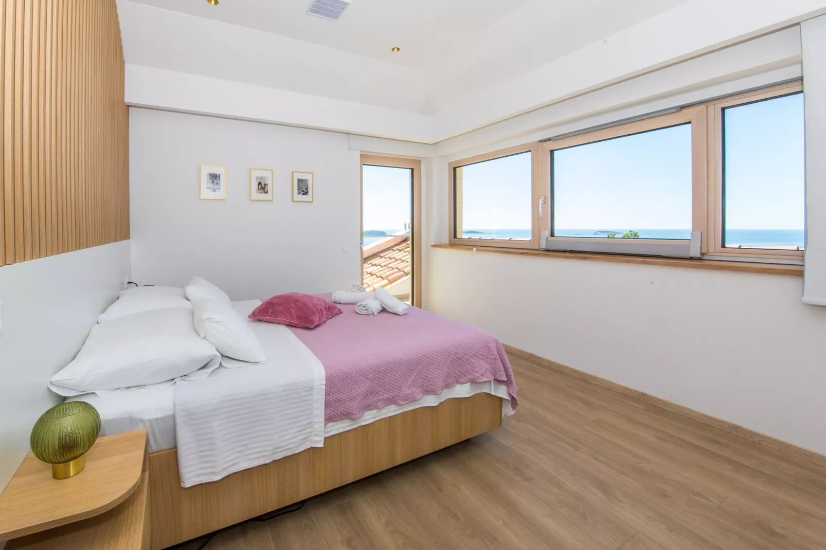Villa Art Gallery - Six Bedroom Villa with Terrace and Swimming Pool-Chambre