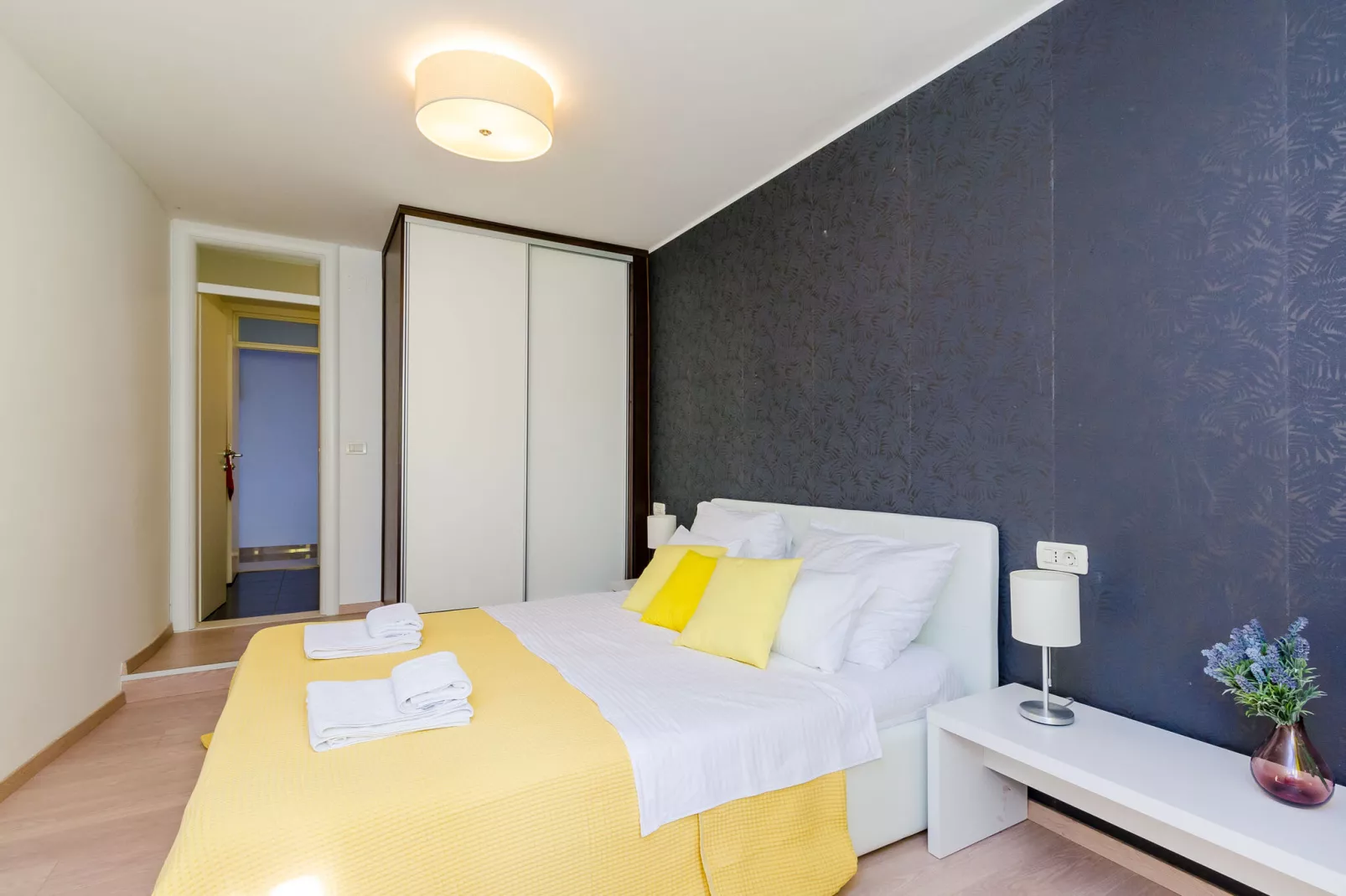 Villa Art Gallery - Six Bedroom Villa with Terrace and Swimming Pool-Chambre