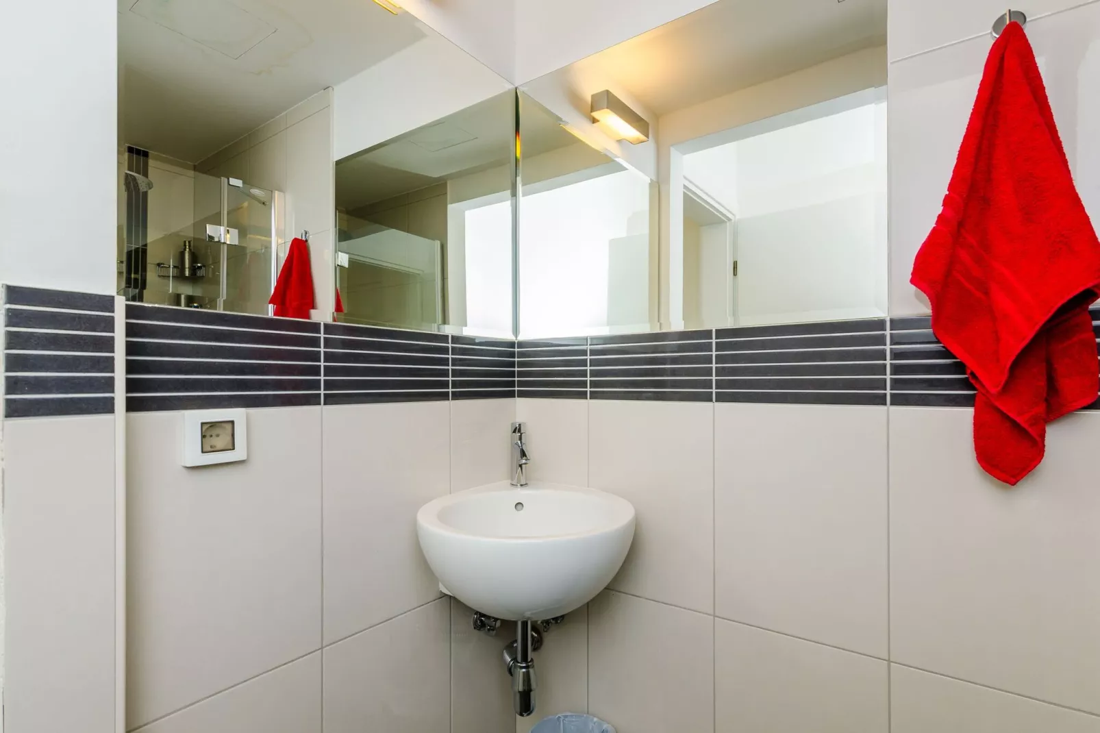 Villa Art Gallery - Six Bedroom Villa with Terrace and Swimming Pool-Salle de bain