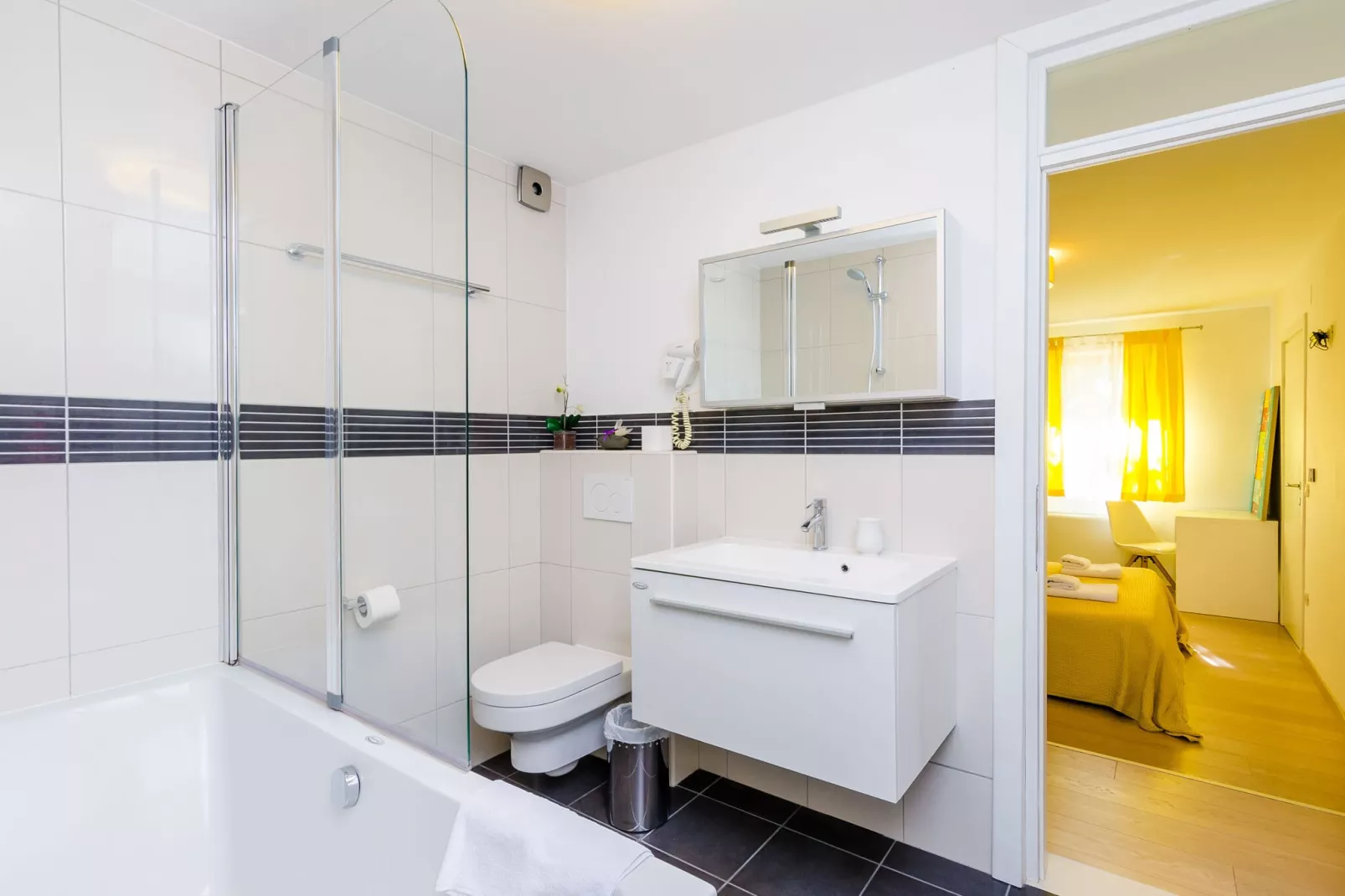 Villa Art Gallery - Six Bedroom Villa with Terrace and Swimming Pool-Salle de bain