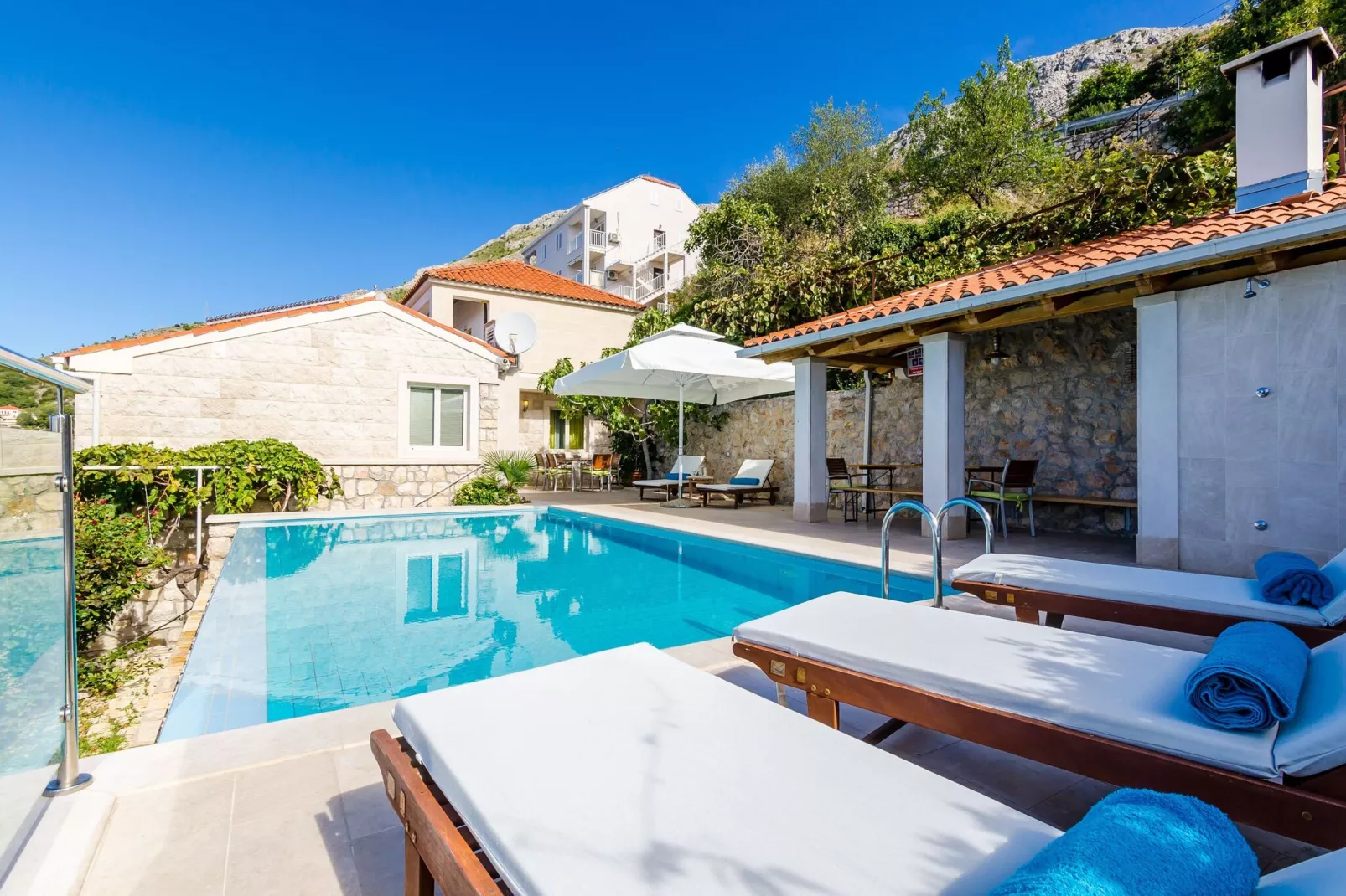 Villa Art Gallery - Six Bedroom Villa with Terrace and Swimming Pool-Piscine