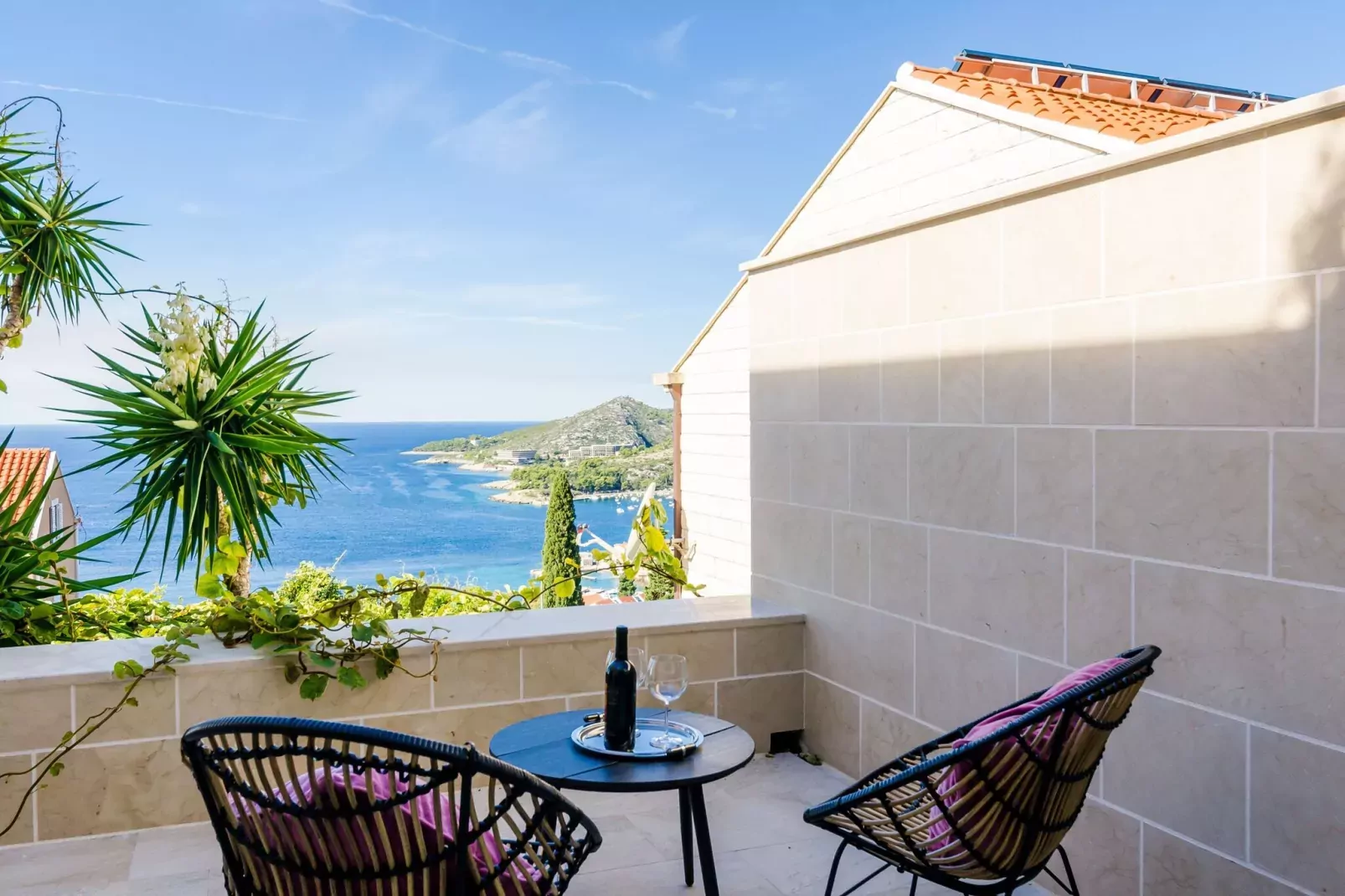 Villa Art Gallery - Six Bedroom Villa with Terrace and Swimming Pool-Vue