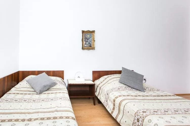 Apartment Marko - Three-Bedroom Apartment with Terrace and Sea View (Brsečine)-Schlafzimmer