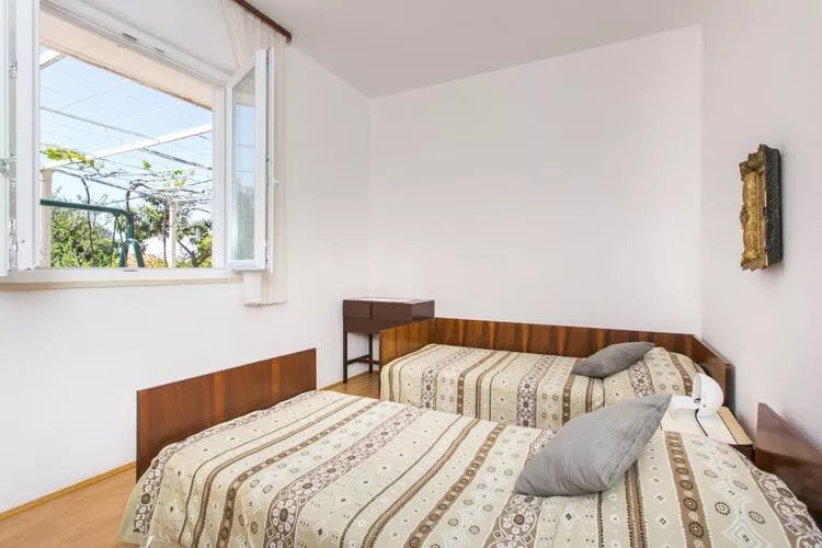 Apartment Marko - Three-Bedroom Apartment with Terrace and Sea View (Brsečine)-Schlafzimmer