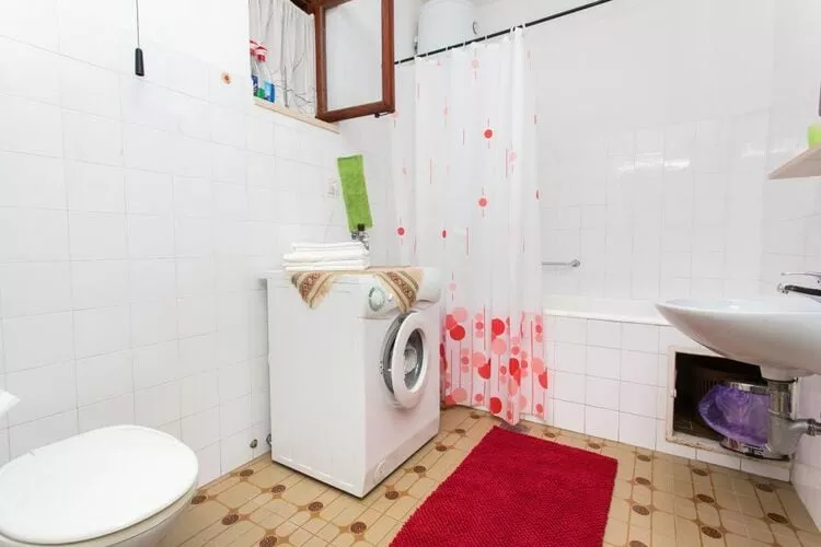 Apartment Marko - Three-Bedroom Apartment with Terrace and Sea View (Brsečine)-Badezimmer