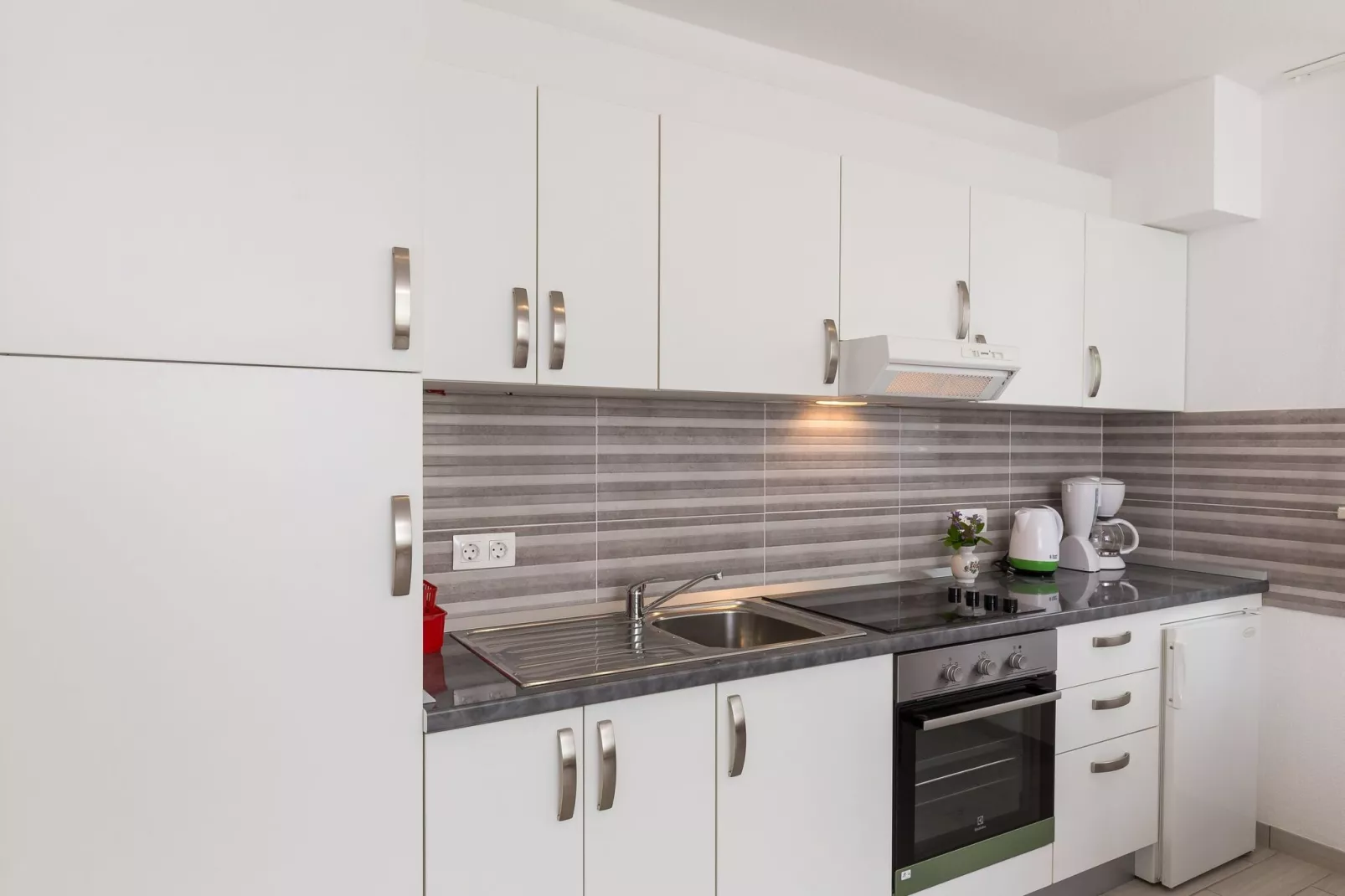 Villa Celenca - Two Bedroom Apartment with Terrace and Pool View - A1-Küche