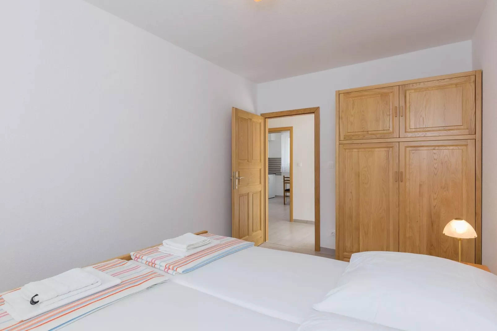 Villa Celenca - Two Bedroom Apartment with Terrace and Pool View - A1-Schlafzimmer