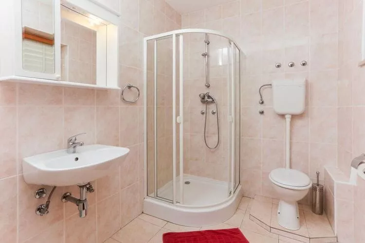 Villa Celenca - Superior Two Bedroom Apartment with Balcony Sea View - A2-Badezimmer