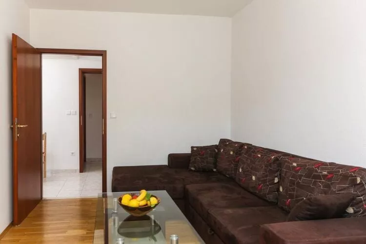 Villa Celenca - Two Bedroom Apartment with Balcony and Sea View - A3-Wohnzimmer