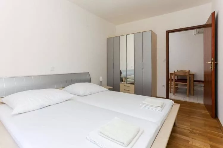 Villa Celenca - Two Bedroom Apartment with Balcony and Sea View - A3-Schlafzimmer