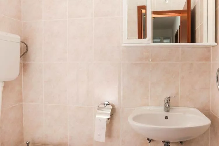 Villa Celenca - Two Bedroom Apartment with Balcony and Sea View - A3-Badezimmer