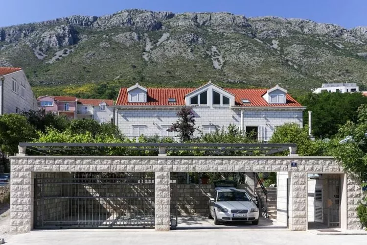 Villa Celenca - Double Room with Balcony and Sea View-Außenbereich