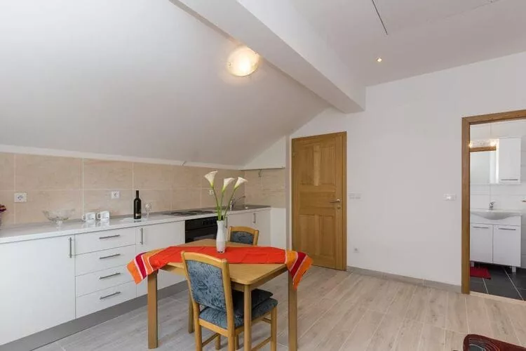 Villa Celenca - One-Bedroom Apartment - A4-Kitchen