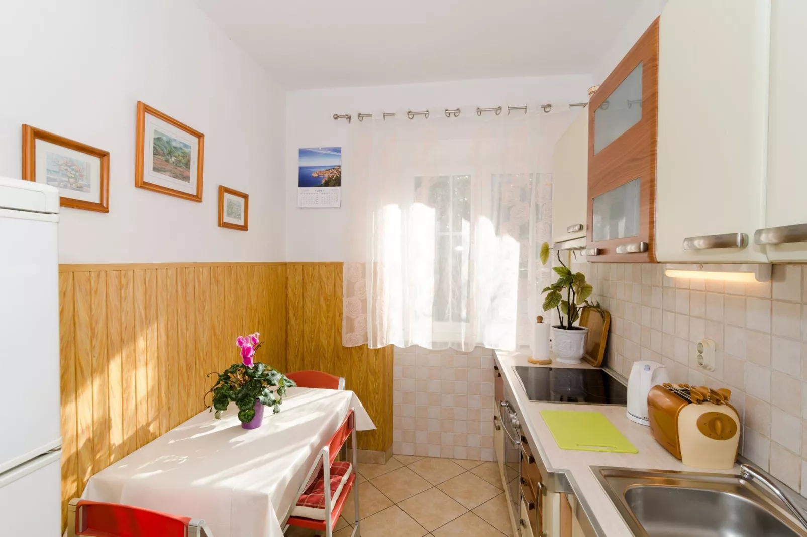 Apartment Red Orange - Two-Bedroom Apartment with Terrace-Cuisine