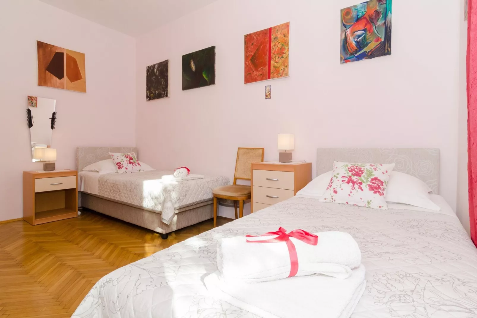 Apartment Red Orange - Two-Bedroom Apartment with Terrace-Chambre