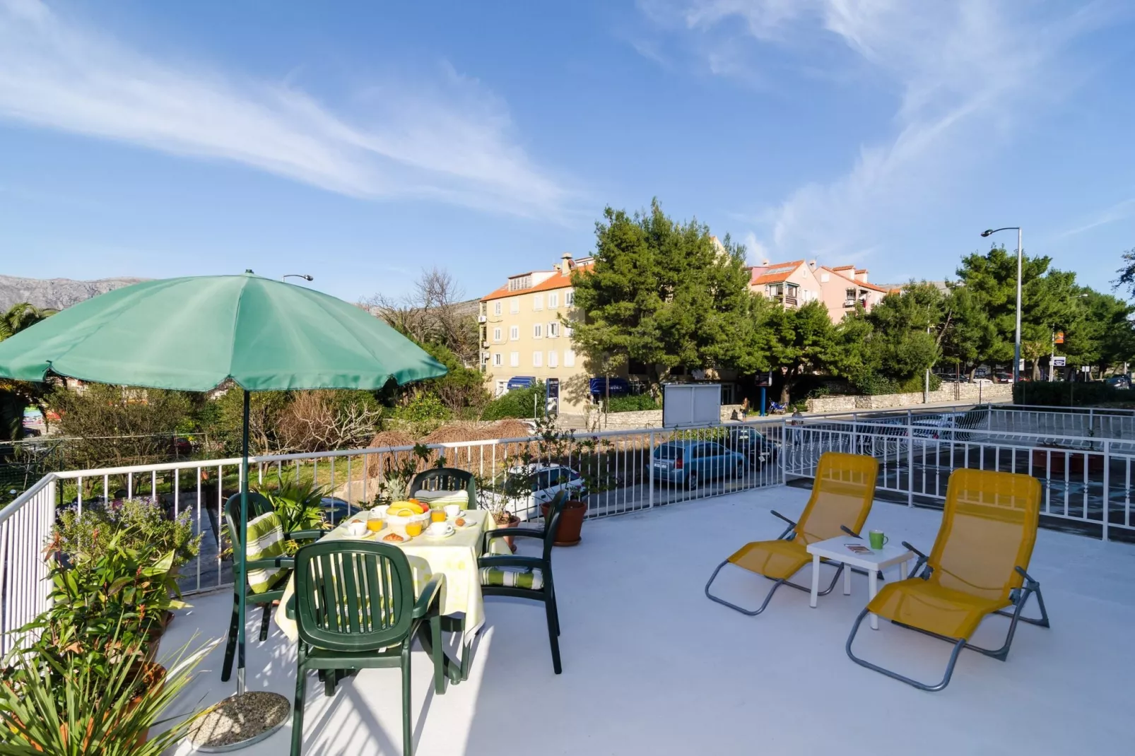 Apartment Red Orange - Two-Bedroom Apartment with Terrace-Terrasse