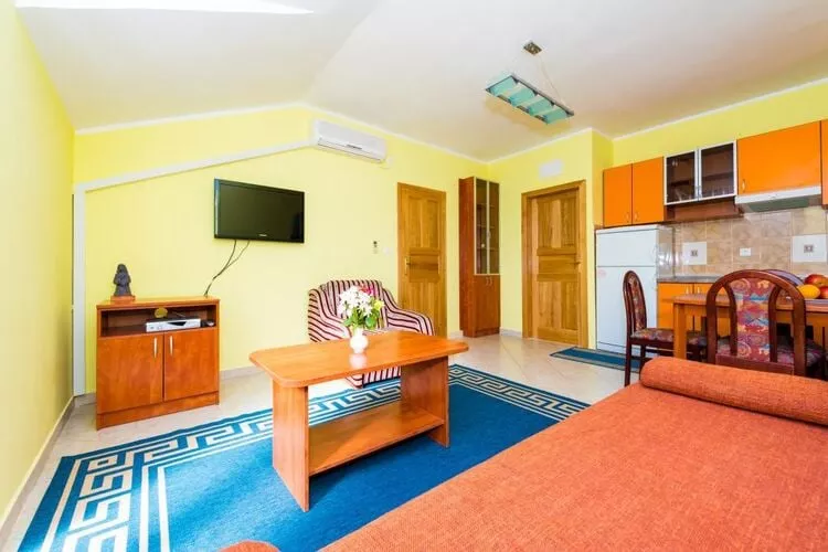 Apartments Azzurro- One Bedroom Apartment with Terrace and Hot Tub ( Azzurro II-gornji)-Salon