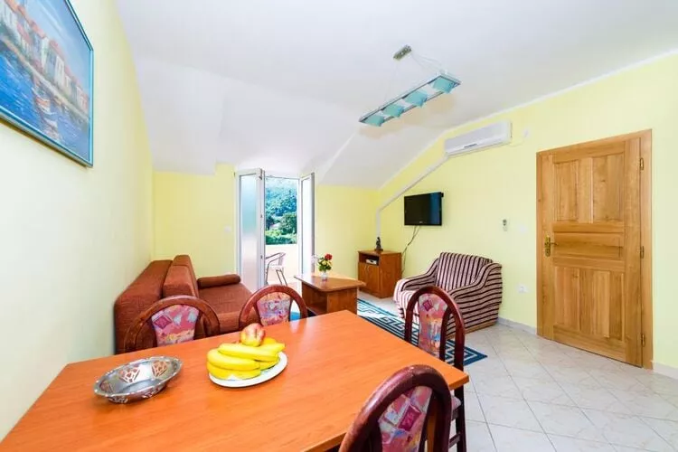 Apartments Azzurro- One Bedroom Apartment with Terrace and Hot Tub ( Azzurro II-gornji)-Salle à manger