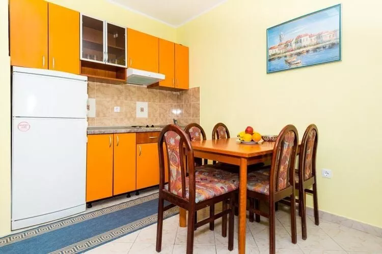 Apartments Azzurro- One Bedroom Apartment with Terrace and Hot Tub ( Azzurro II-gornji)-Cuisine