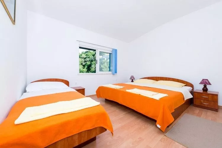 Apartments Azzurro- One Bedroom Apartment with Terrace and Hot Tub ( Azzurro II-gornji)-Chambre