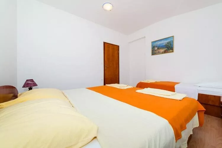 Apartments Azzurro- One Bedroom Apartment with Terrace and Hot Tub ( Azzurro II-gornji)-Chambre