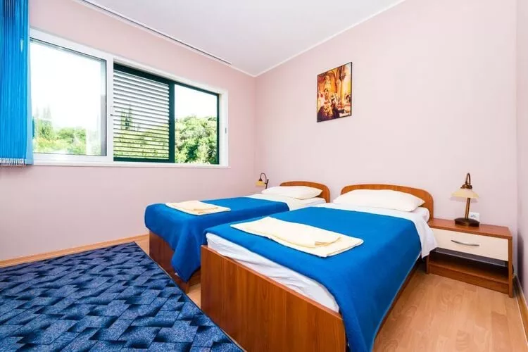 Apartments Azzurro- Three Bedroom Apartment with Terrace and Hot Tub ( Azzurro I-donji)-Chambre