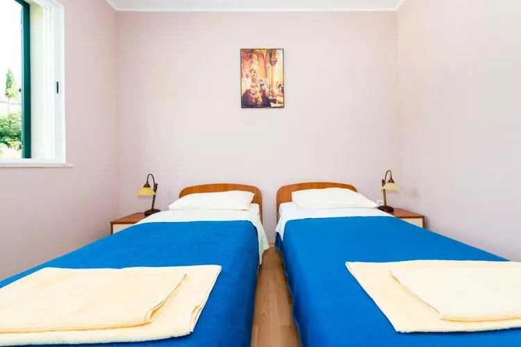 Apartments Azzurro- Three Bedroom Apartment with Terrace and Hot Tub ( Azzurro I-donji)-Chambre