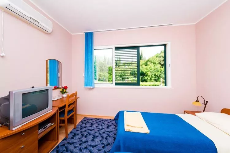 Apartments Azzurro- Three Bedroom Apartment with Terrace and Hot Tub ( Azzurro I-donji)-Chambre