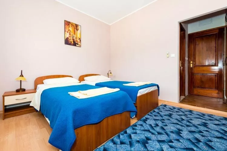 Apartments Azzurro- Three Bedroom Apartment with Terrace and Hot Tub ( Azzurro I-donji)-Chambre