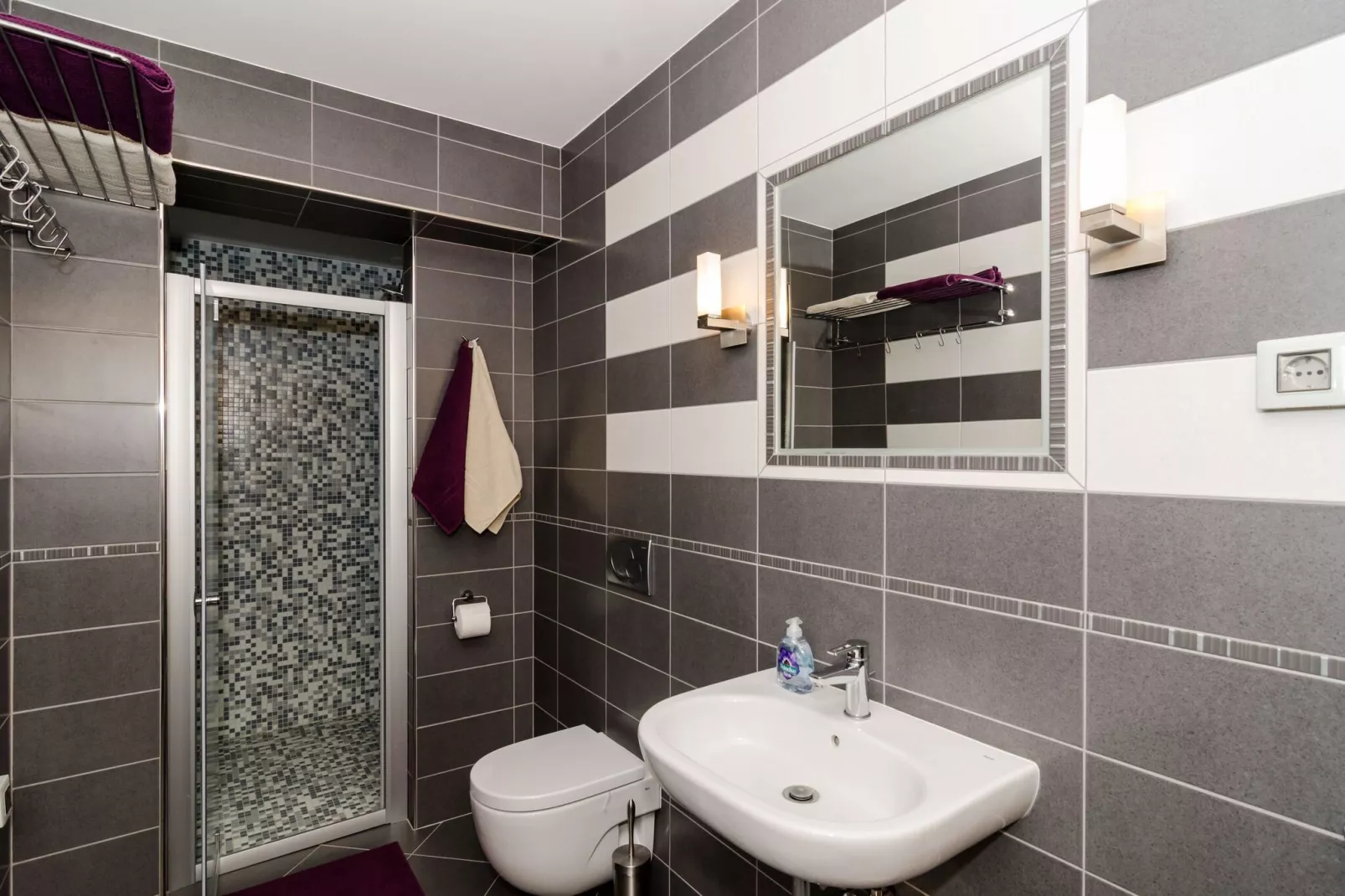Apartments Gaura - Comfort One-Bedroom Apartment with Terrace-Salle de bain