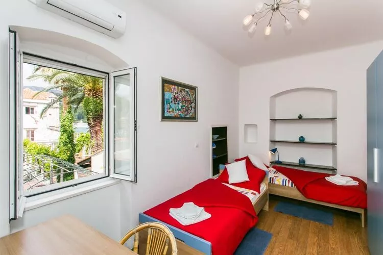 Villa Marini Dvori - Two-Bedroom Apartment with Terrace-Chambre