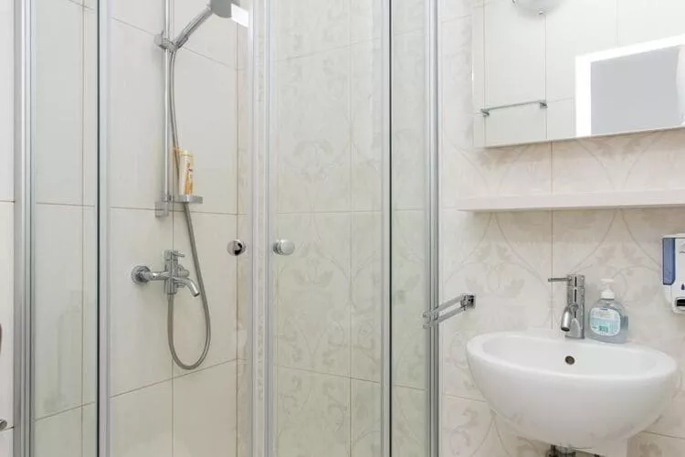 Villa Marini Dvori - Two-Bedroom Apartment with Terrace-Salle de bain