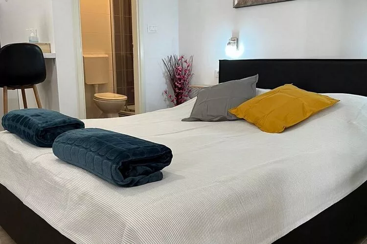 Apartments Noa Old Town - Studio - First Floor-Bedroom
